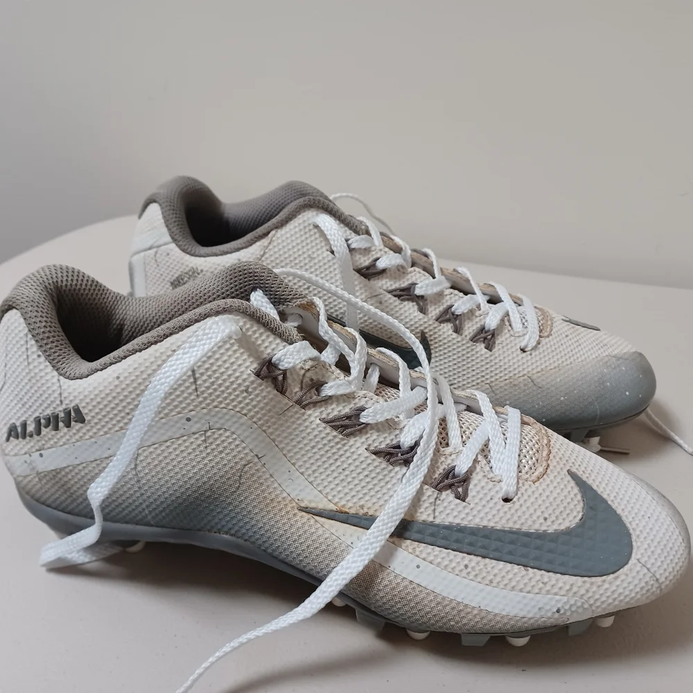 Football cleats - Picture 2 of 5